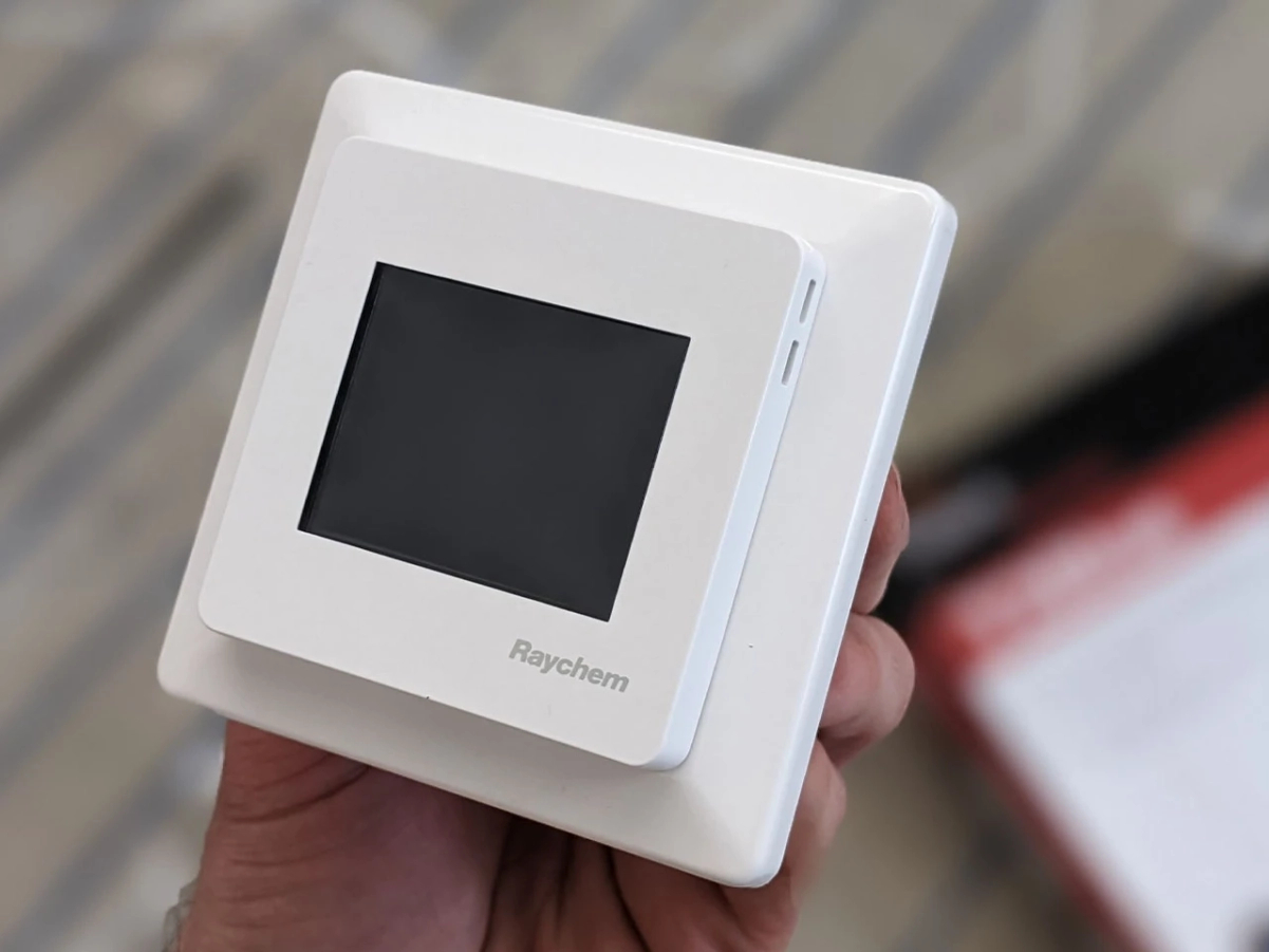 Ramka do termostatu Raychem R-SENZ-WIFI | kolor biały